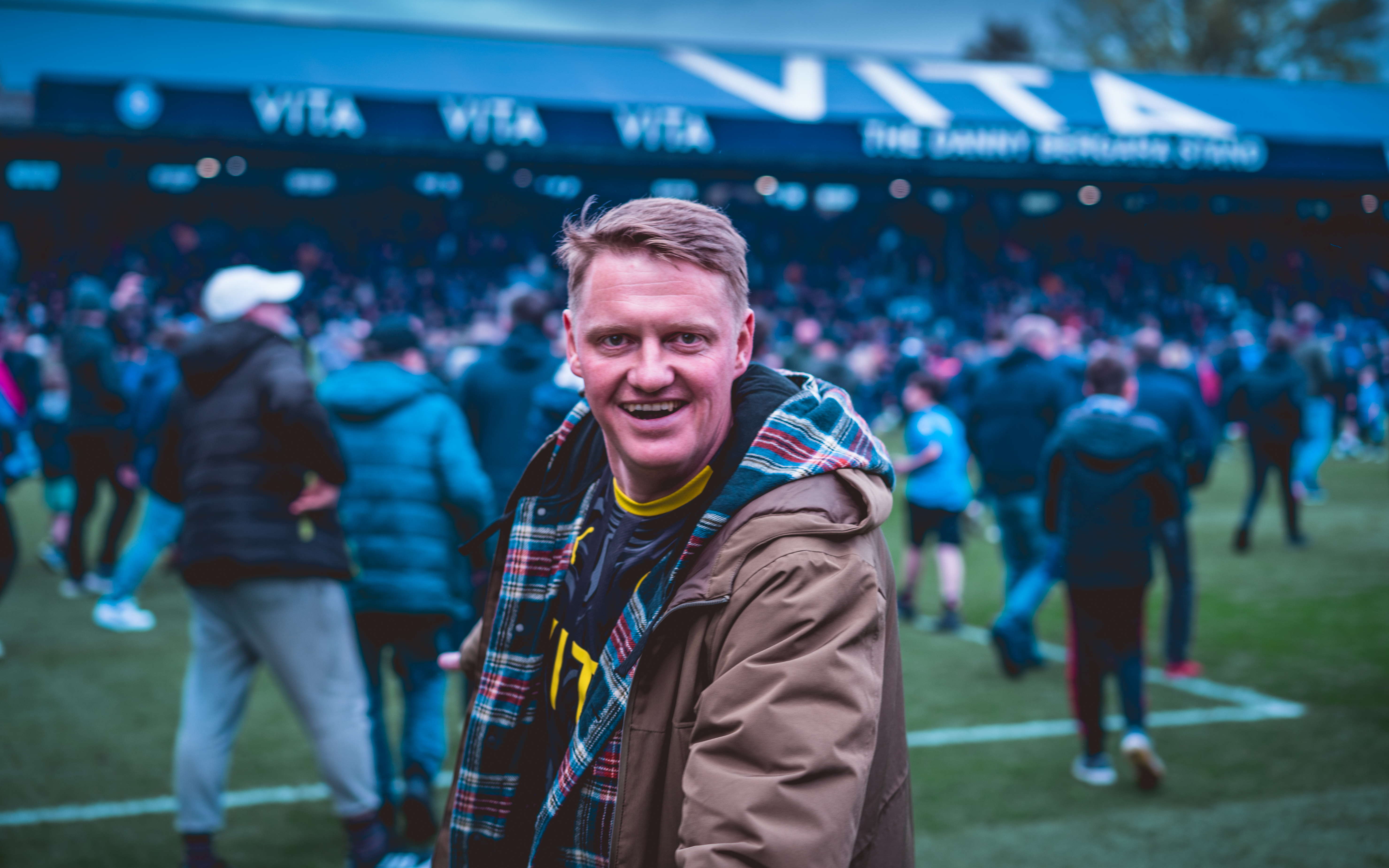 fan enjoying stockport county's result